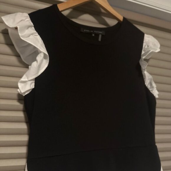 Mixed Media Sleeveless Maxi Dress - Picture 5 of 7